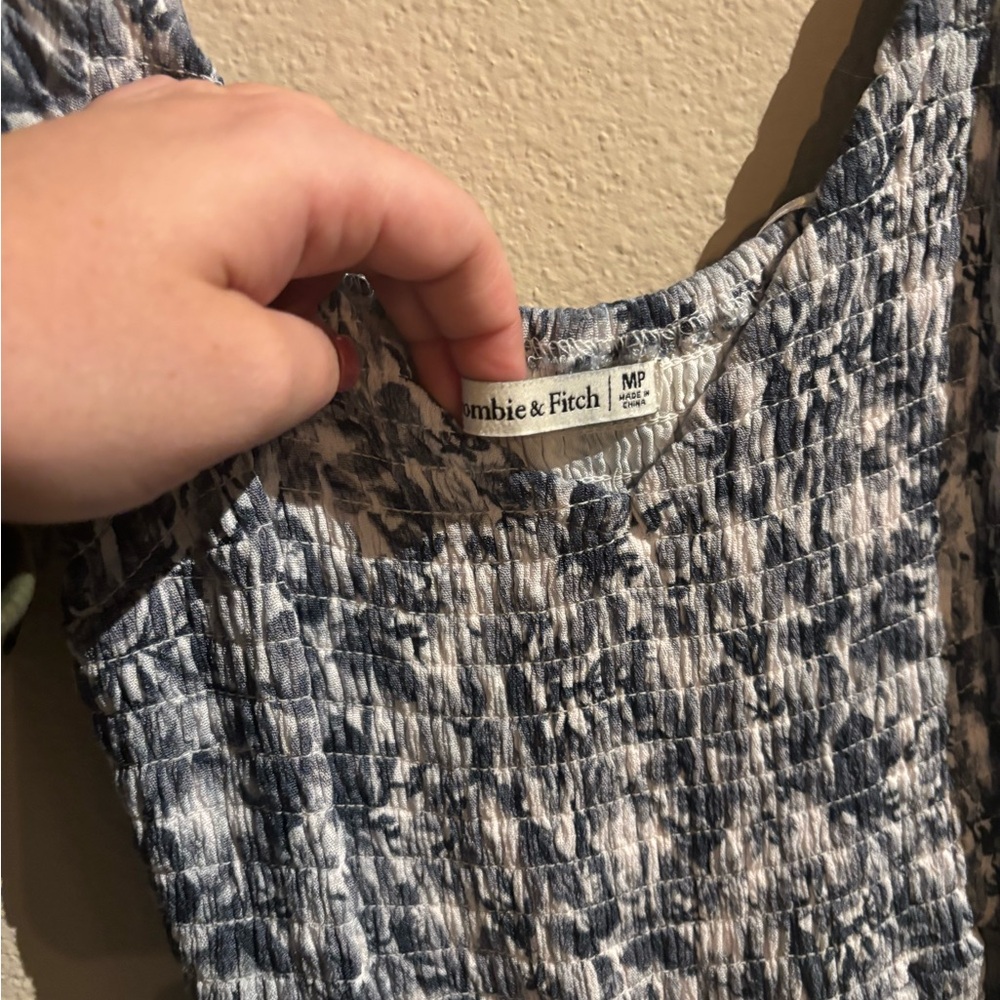 Abercrombie & Fitch Short Puff Sleeve Smocked Midi Dress - Picture 4 of 9